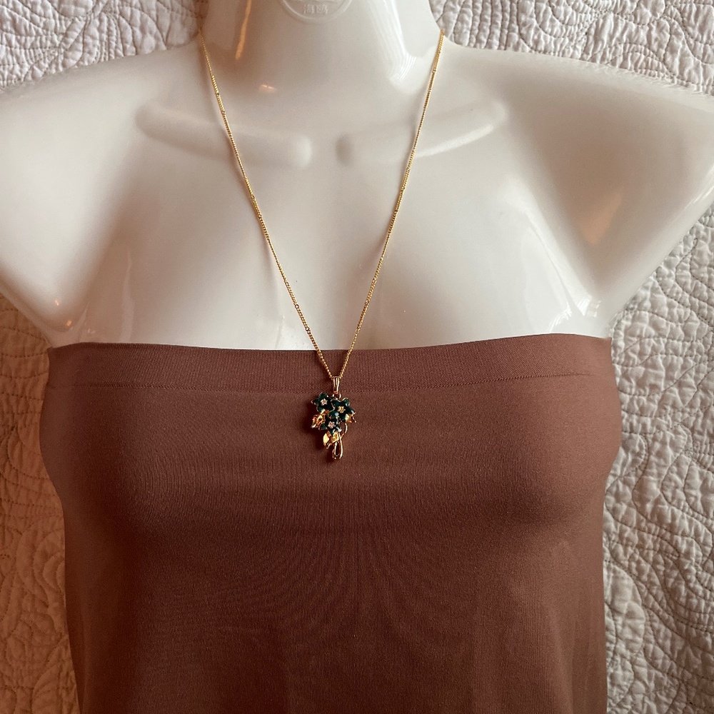VINTAGE (1990) AVON PRETTY BLOSSOM PENDANT